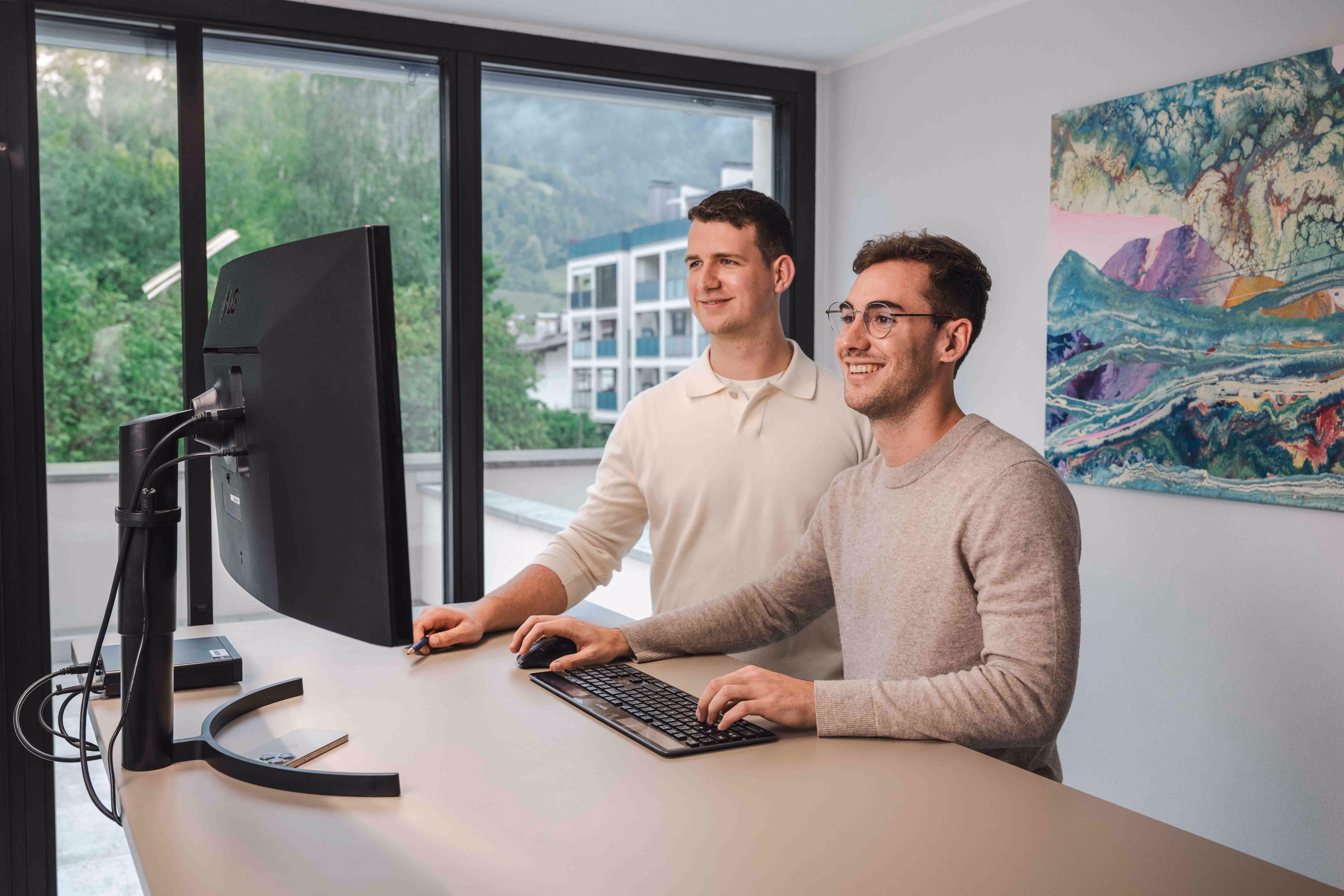 Das vewa-Team am Bildschirm im Büro