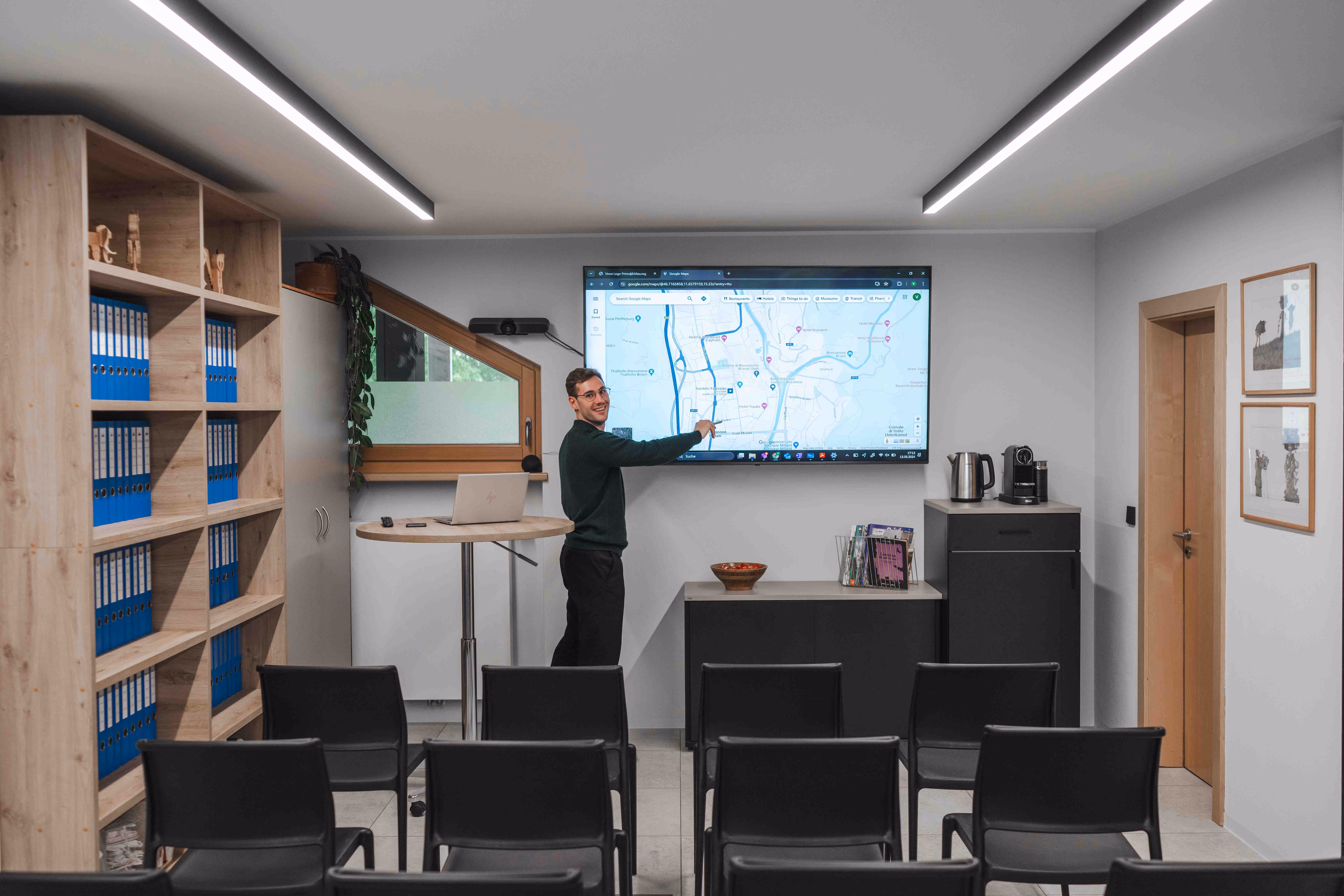 Büro von vewa mit Besprechungstisch